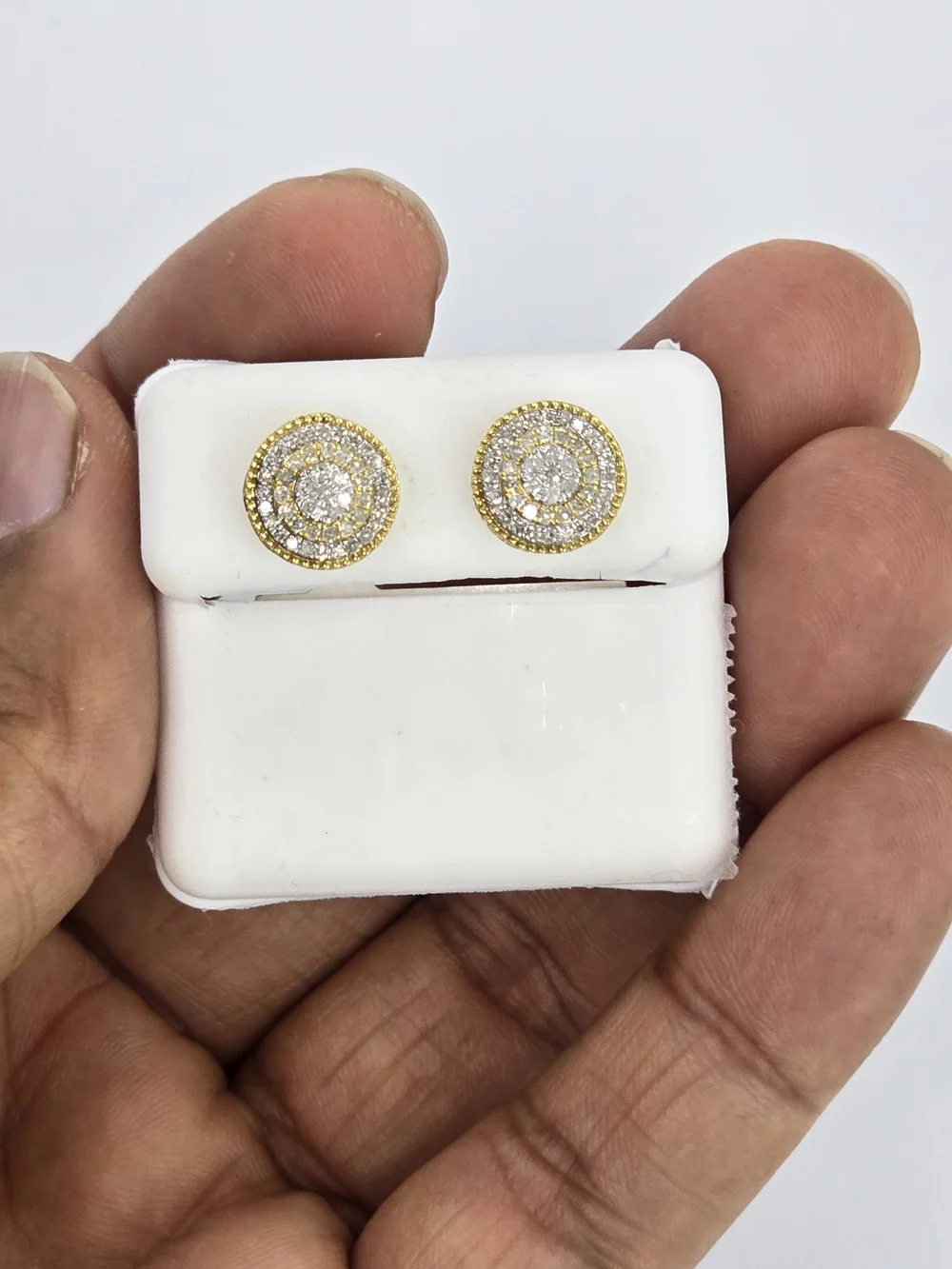 Real Diamond 10k Gold Round Stud Earring